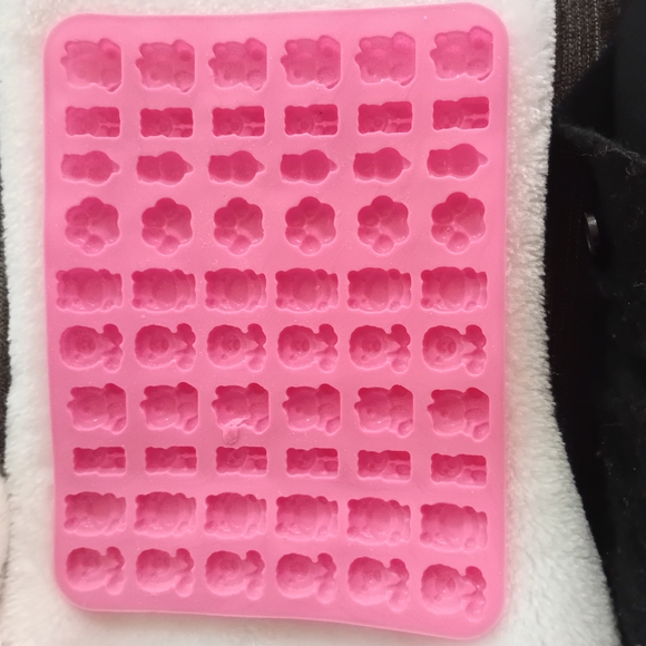 Pink Silicone Baking Mold - Picture 3 of 4